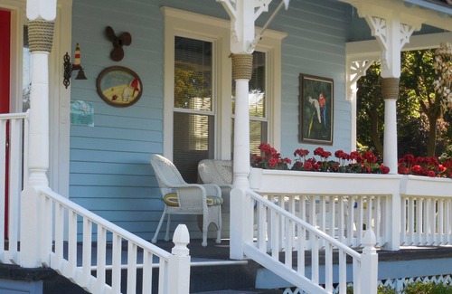 Lake Geneva Haus | Schlafmöglichkeiten für 35, 13 Schlafzimmer, 7 Bäder, Downtown Lake Geneva, 2 Häuser gleichen Eigentums