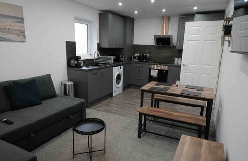 Peterborough Wohnung | Sleeps 5 - Woodston Flat - Secure Parking