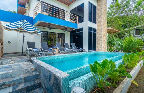 Parrita Haus | Sleeps 8-beachfront-private Pool-wildlife-100mb