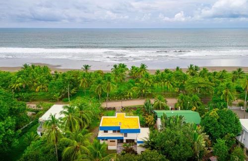 Parrita Haus | Sleeps 8-beachfront-private Pool-wildlife-100mb
