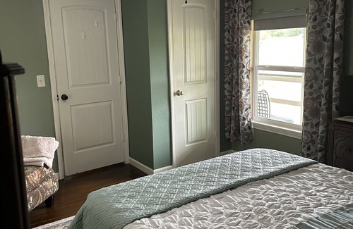 Moodys Haus | Sleepy River Haven, 1 mi. from the river, next to multiple float resorts.