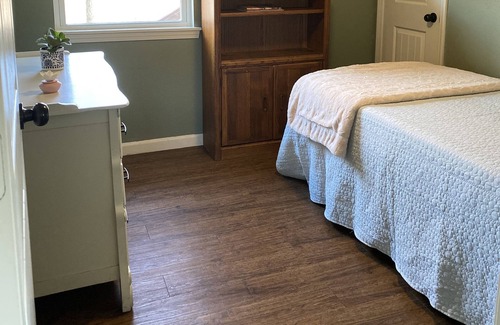 Moodys Haus | Sleepy River Haven, 1 mi. from the river, next to multiple float resorts.