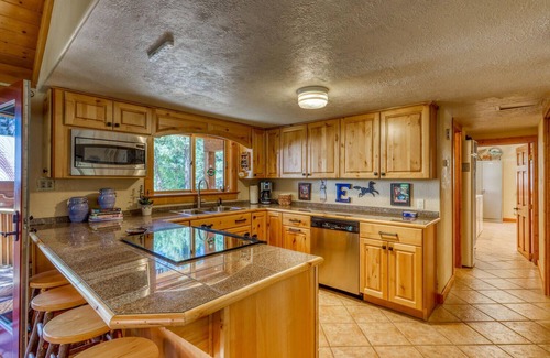 Bayfield Kabine | Slice of heaven! Log home w/huge deck & outstanding views on 7 acres w/creek
