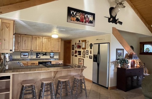 Bayfield Kabine | Slice of heaven! Log home w/huge deck & outstanding views on 7 acres w/creek