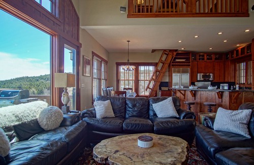 Snowshoe Haus | Slope side 8 BR at Sanctuary Majestic Mountain Top Estate 4800 square feet of quality sleeps 16