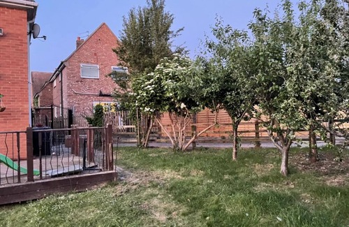 Toddington Haus | Small 4 bed annex in a quiet location with a lot of local attractions.