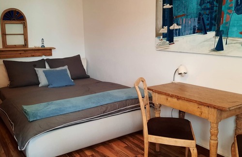 Striesen Haus | Small but Fine Double Room with Shared Terrace, Shared Garden and Wi-Fi