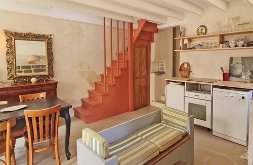 Confort-Meilars Haus | Small stone house with authentic garden