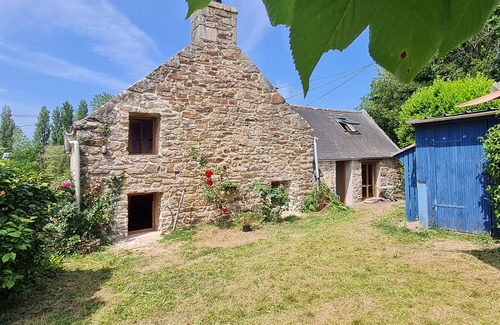 Confort-Meilars Haus | Small stone house with authentic garden