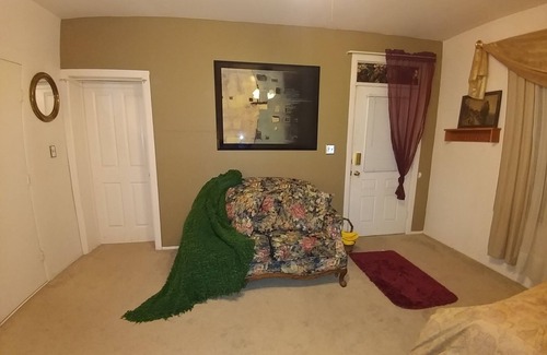 Mount Clemens Wohnung | Schönes Studio in der Nähe von St. Clair River & Clinton River & Stadt. Eigener Eingang