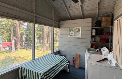 Marion Kabine | Small waterfront cabin with private dock on beautiful McGregor Lake