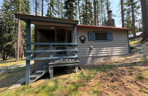 Marion Kabine | Small waterfront cabin with private dock on beautiful McGregor Lake