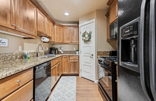 Caldwell Haus | Smart Comfort 2b/2b near College of Idaho and YMCA