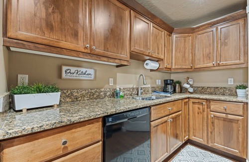 Caldwell Haus | Smart Comfort 2b/2b near College of Idaho and YMCA