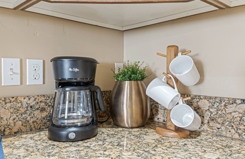 Caldwell Haus | Smart Comfort 2b/2b near College of Idaho and YMCA