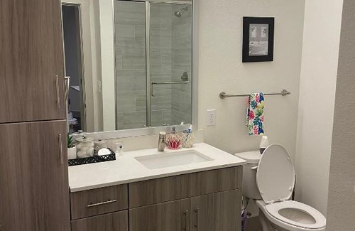 Addison Wohnung | Smart Luxury 2BD 2BTH Apt with pool view, Gym, office and bbq area