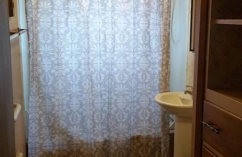 Klamath Falls Haus | Smarthouse ❤️2 Kings + Queen | BBQ Gas Firepit Patio Chairs |Pet Friendly Huge