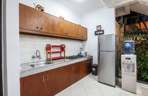 Legian City-Centre Villa | SMV. 7-BR · ❤️7BR Pool Prime Area Zu Fuß zum Strand N Geschäfte Legian