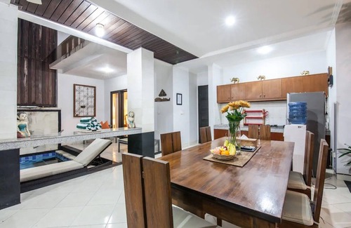 Legian City-Centre Villa | SMV. 7-BR · ❤️7BR Pool Prime Area Zu Fuß zum Strand N Geschäfte Legian