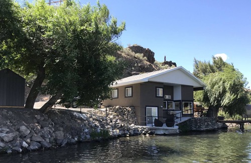 Hagerman Haus | Snake River Vacation Home *Steam Sauna, Private Docks, Water Slide, Outdoor Bar*