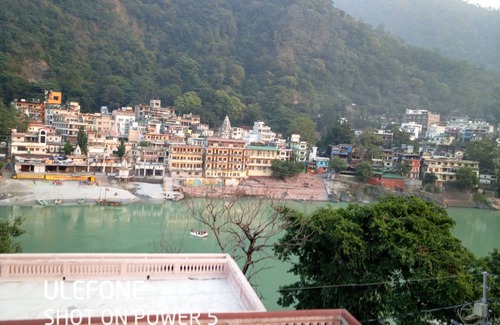 Tapovan Haus | Sneha Home Stay mit Ganga River, atemberaubendem Berg- und Laxman Jhula-Brückenblick