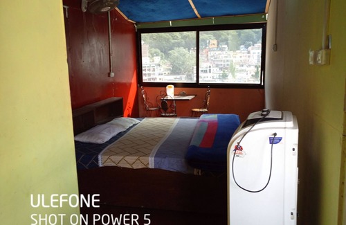 Tapovan Haus | Sneha Home Stay mit Ganga River, atemberaubendem Berg- und Laxman Jhula-Brückenblick