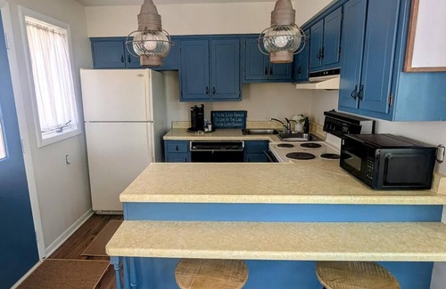 Fremont Haus | Snow Lake Chalet Northeast Indiana