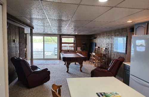 Fremont Haus | Snow Lake Chalet Northeast Indiana