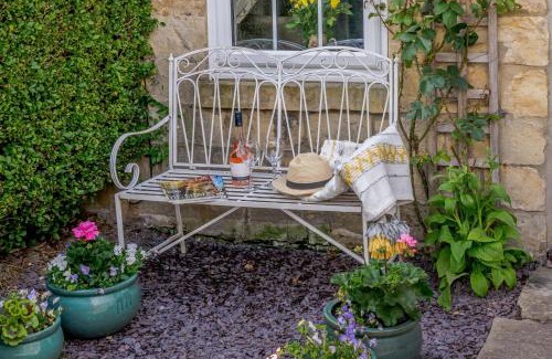 Wetherby Haus | Snowdrop Cottage