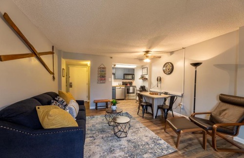 Snowshoe Wohnung | Snowshoe Ski-in & Ski-out at Silvercreek Resort - Family friendly, jacuzzi, hot tub, mountain views