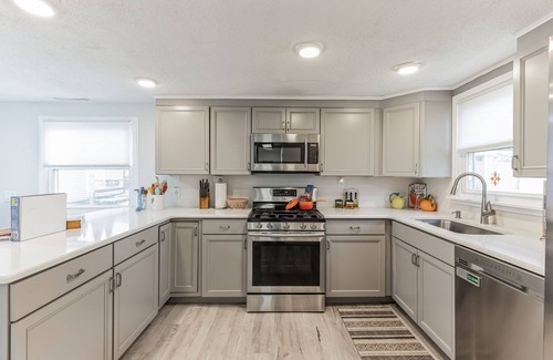 Grass Lake Haus | Snuggle time is great at the LiL Carrot waterfront on Big Wolf Lake