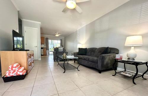 Seven Mile Beach Haus | Snug Harbour View Condo #4