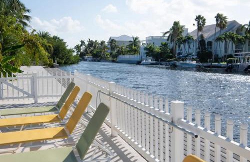 Seven Mile Beach Haus | Snug Harbour View Condo #4