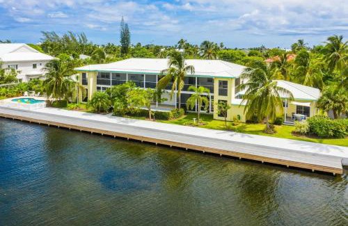 Seven Mile Beach Haus | Snug Harbour View Condo #4