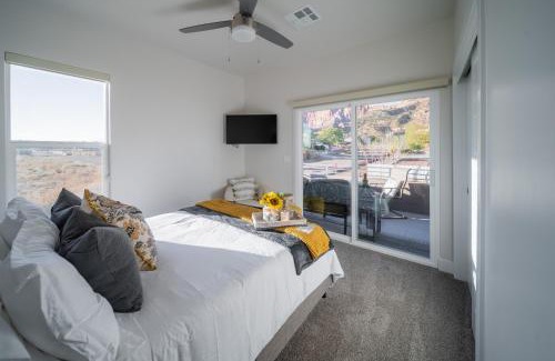 Hildale Haus | So Zion Painted Desert-4Bed, 3Bath, Hot Tub, Deck