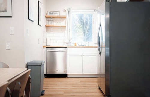 Fancy Gap Kabine | Soak In the Hot Tub @ County Top Cabin - Near I-77 & the Blue Ridge Parkway