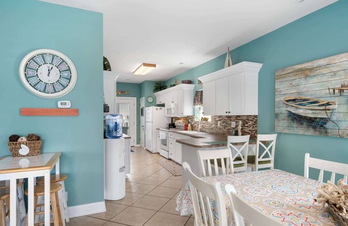 Surfside Beach Haus | Soak in the salty breeze on the awesome deck with a great ocean view! Site 920