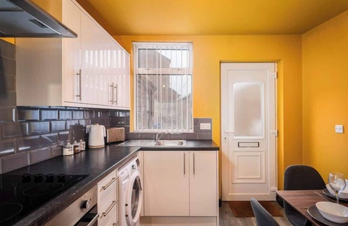 Doncaster Haus | Doncaster-3 Bedroom Social Media House -Projectors-Parking-WiFi