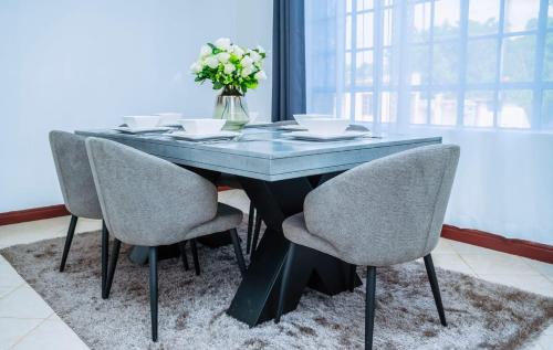 Kisumu Haus | Sofitel Executive 3 bedrooms all rooms ensuite own compound