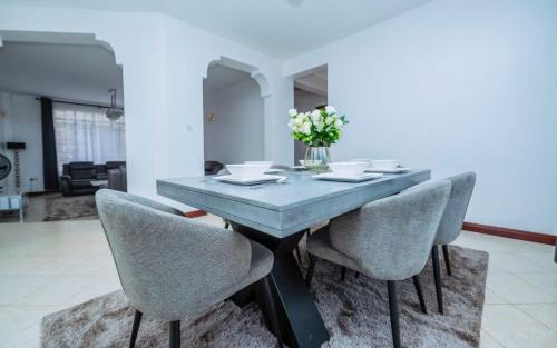 Kisumu Haus | Sofitel Executive 3 bedrooms all rooms ensuite own compound