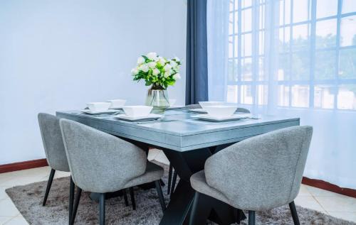 Kisumu Haus | Sofitel Executive 3 bedrooms all rooms ensuite own compound