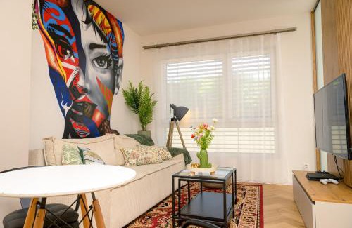 Banska Bystrica Wohnung | SOHO Apartmán v centre, smart & self check-in 24h, private garage EV