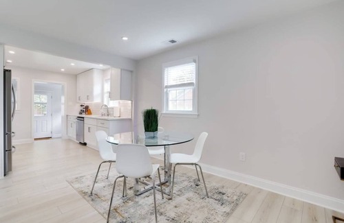 Seminary Hill Haus | Sojourn on Duke NEW 3 BR in Alexandria