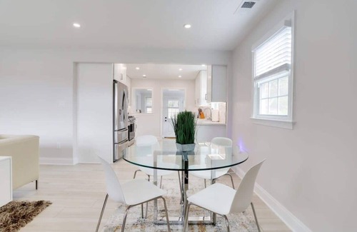 Seminary Hill Haus | Sojourn on Duke NEW 3 BR in Alexandria