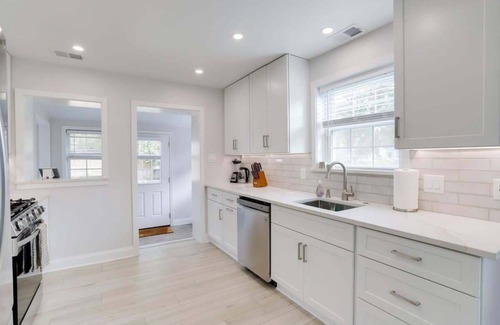 Seminary Hill Haus | Sojourn on Duke NEW 3 BR in Alexandria