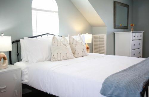 Bayview Haus | Sojourn Spacious Family Retreat with Fenced Backyard