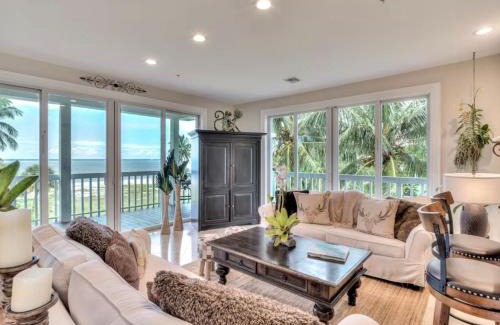 Jose's Hideaway Villa | Sol Mar-Oceanfront Beachhouse