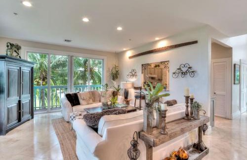 Jose's Hideaway Villa | Sol Mar-Oceanfront Beachhouse