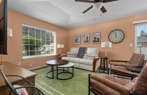 Keizer Haus | Solar Half-Plex with Chic Style in Country Glen