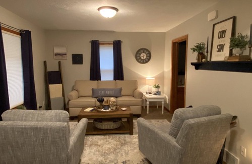 Mitchell Haus | Solitude on Sixth, a cozy house in a quiet neighborhood.